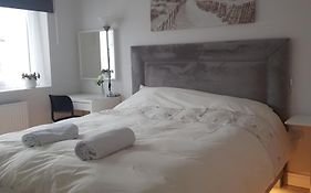 Barnoaks Room With Ensuite Bathroom - Homestay